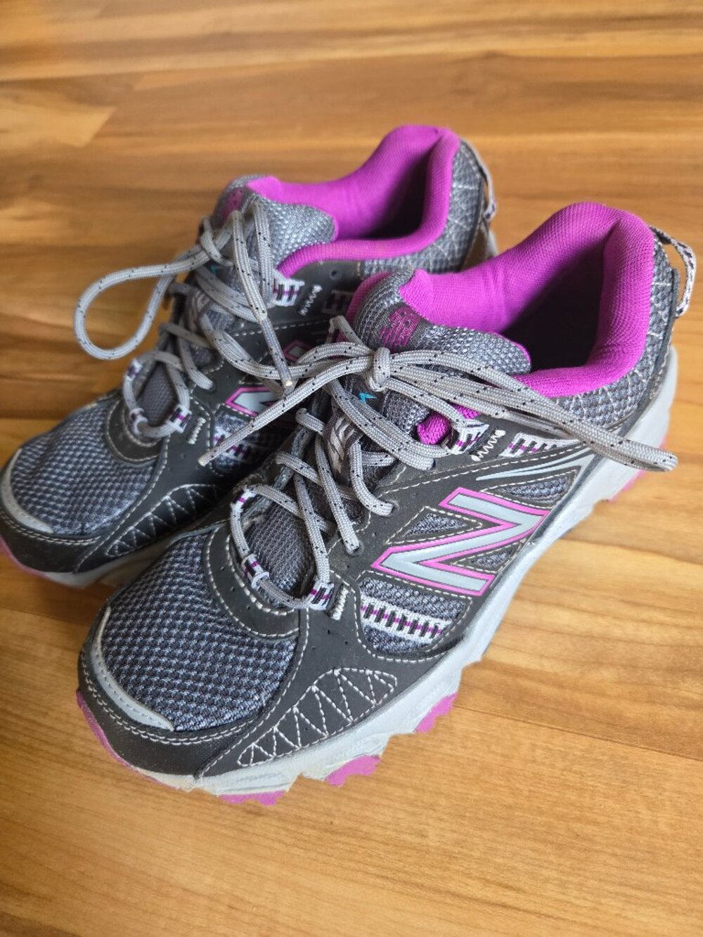 New Balance Gray and Magenta Women's Athletic Running Shoes Size 7.5